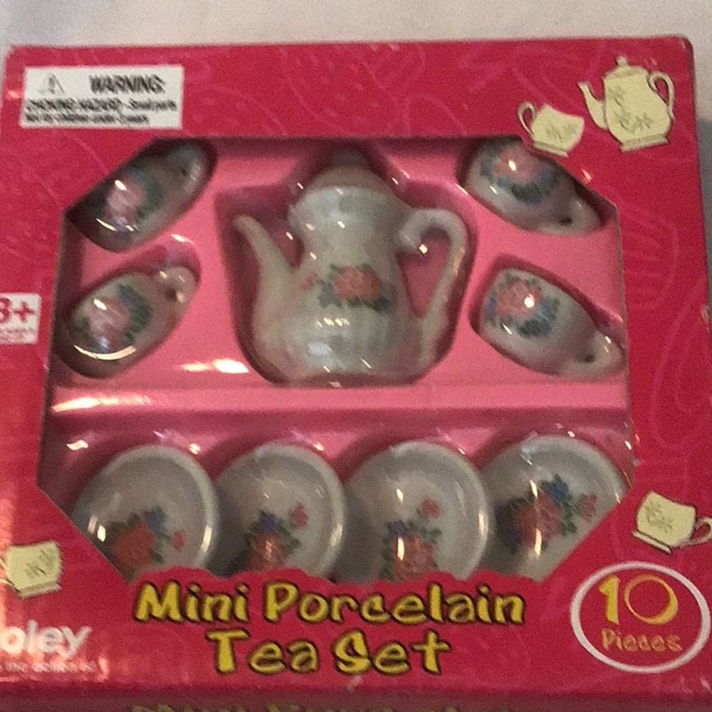 Boley mini porcelain tea play set (10) pieces preowned stilling box great cond.